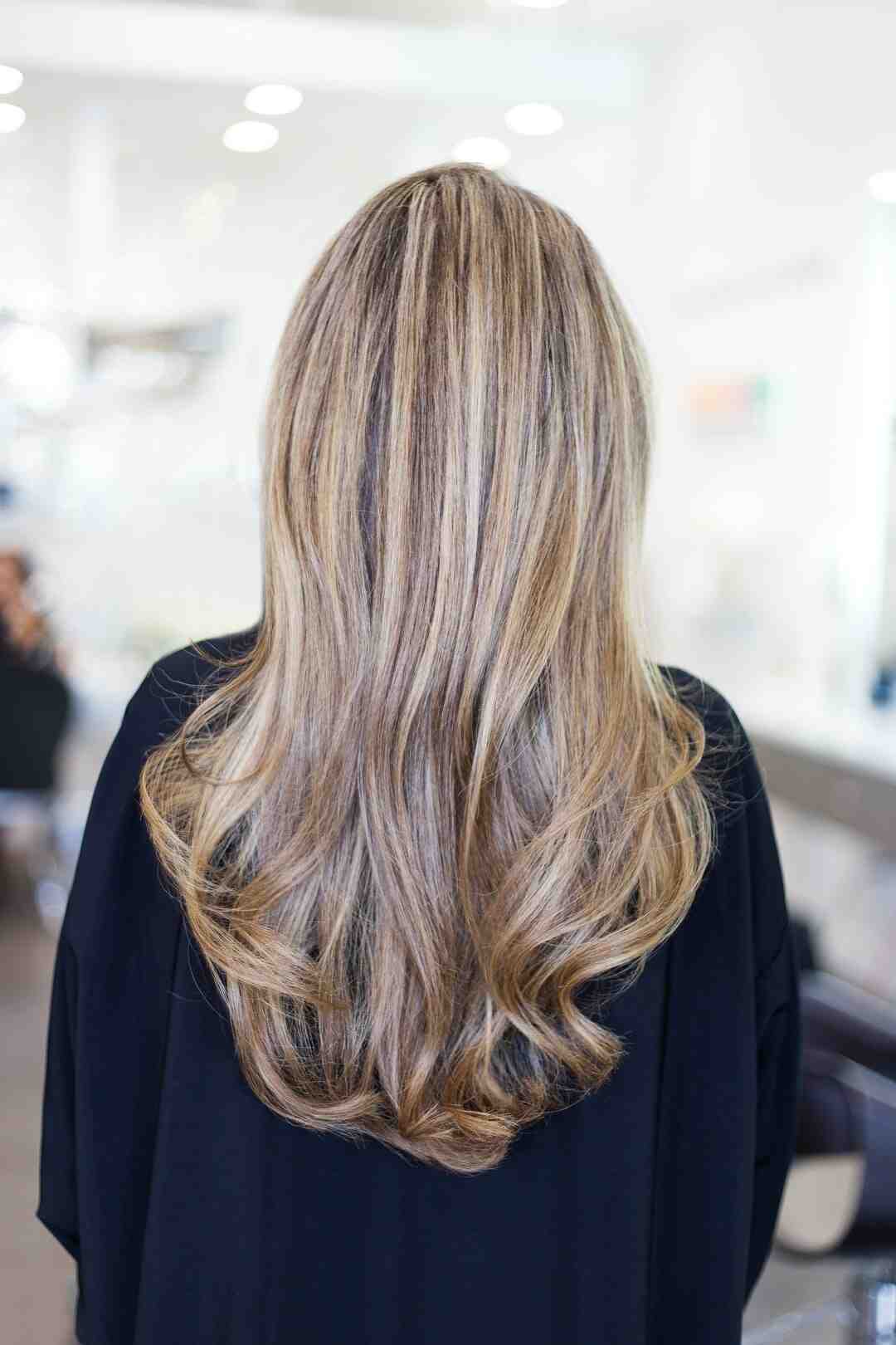Comment laisser pousser ses cheveux après une coupe courte ?