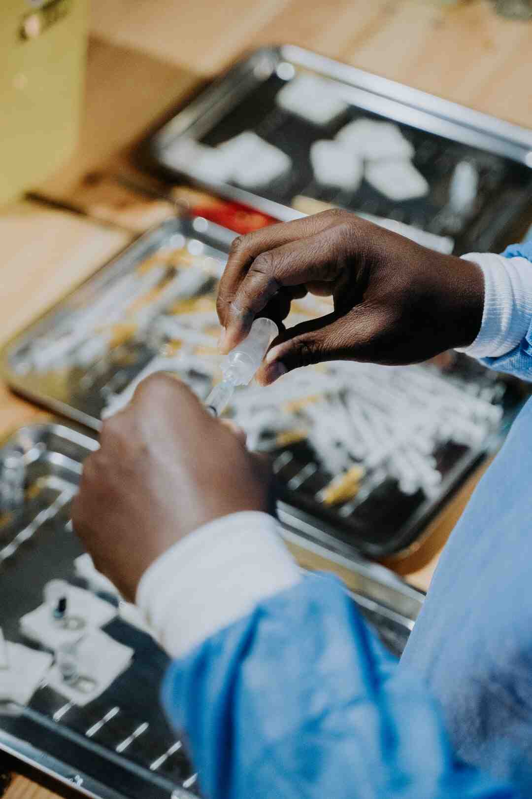 Comment réduire un œdème de la main ?