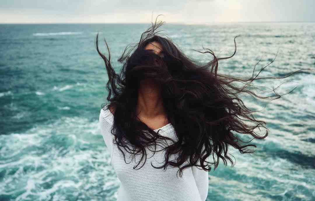 Comment se mettre de l'eau oxygène sur les cheveux ?