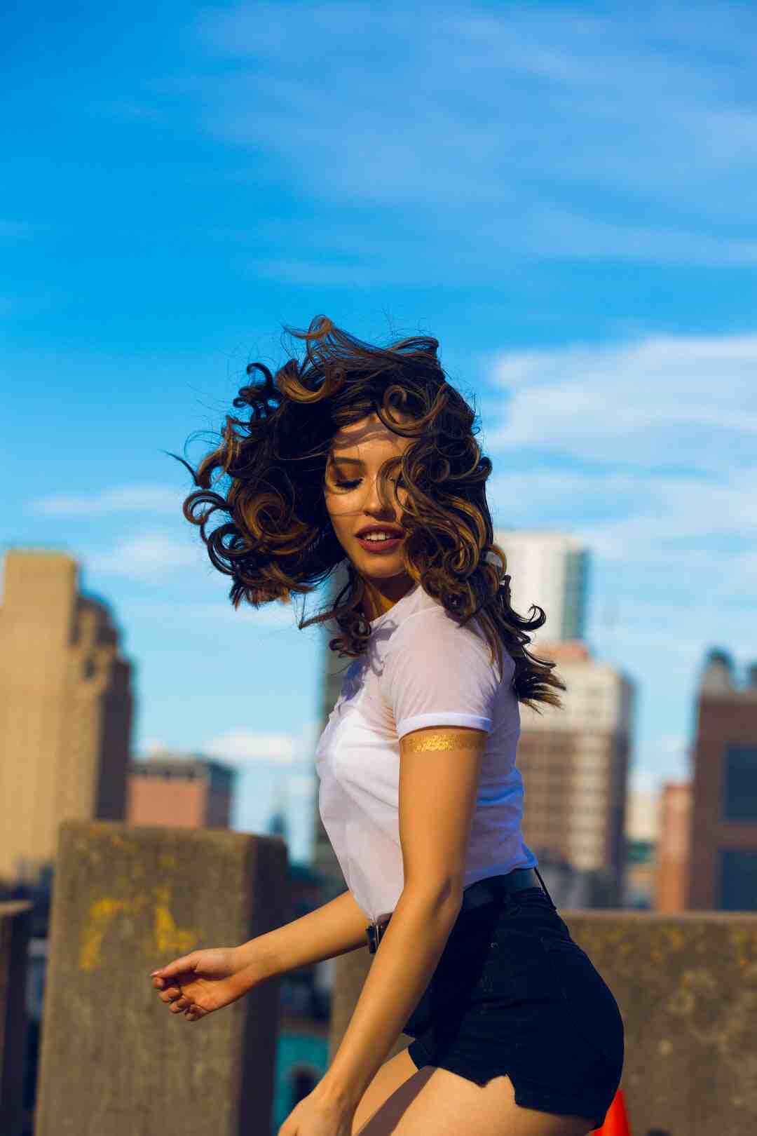 Est-ce que les cheveux poussent tout le temps ?