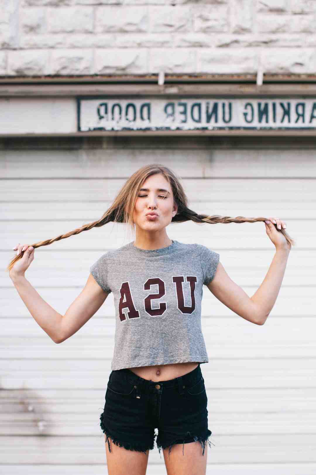 Est-ce que tout le monde peut avoir les cheveux longs ?