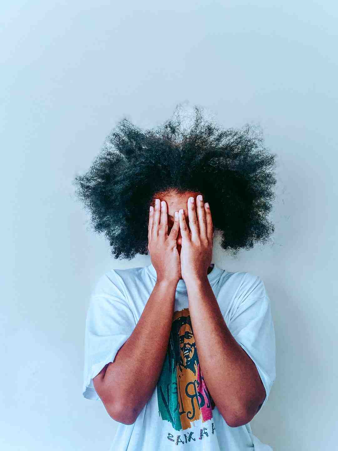 Pourquoi j'ai des cheveux qui tombe ?