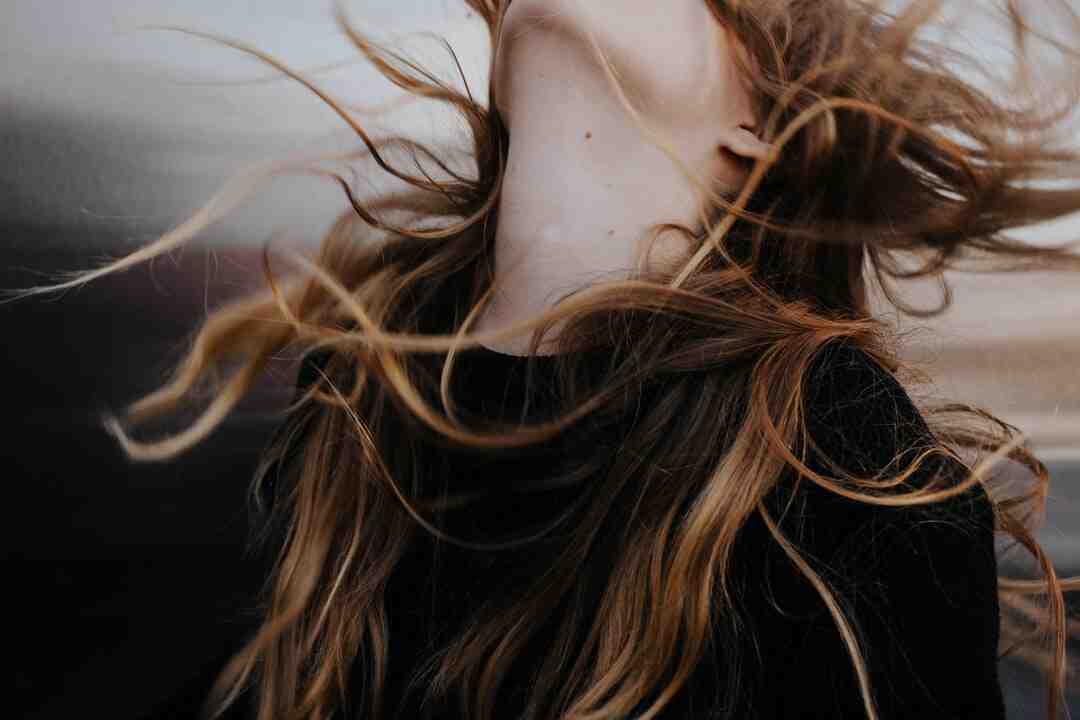 Pourquoi les filles se rasent la tête ?