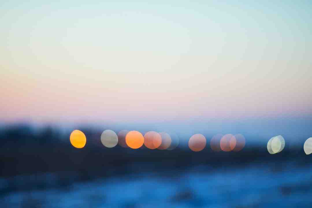 Quel papier peint derrière un canapé ?