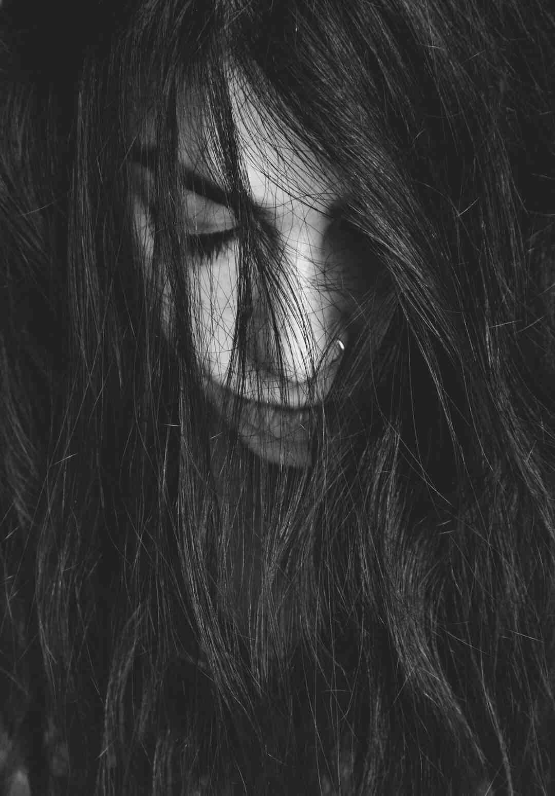 Qu'est-ce qui fait pousser les cheveux plus vite ?