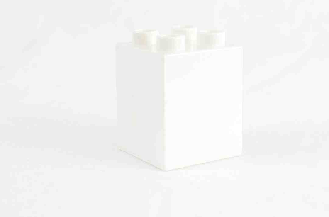 Est-ce qu'il faut percer un bouton blanc ?