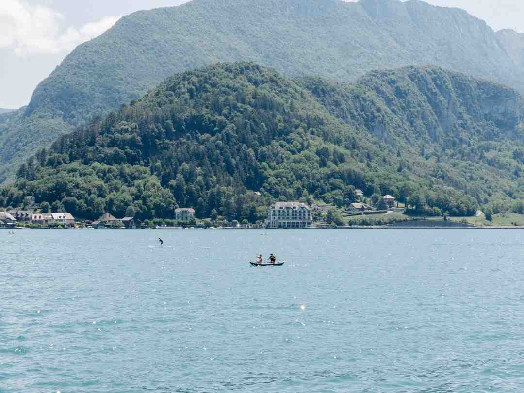 Quel est le plus beau côté du lac d'Annecy ?